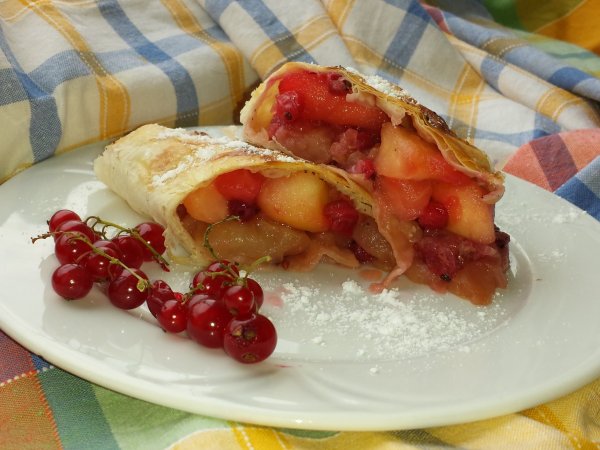 Robi_almás_ribizlis_rétes