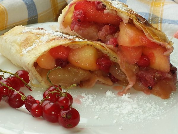 Robi_almás_ribizlis_rétes